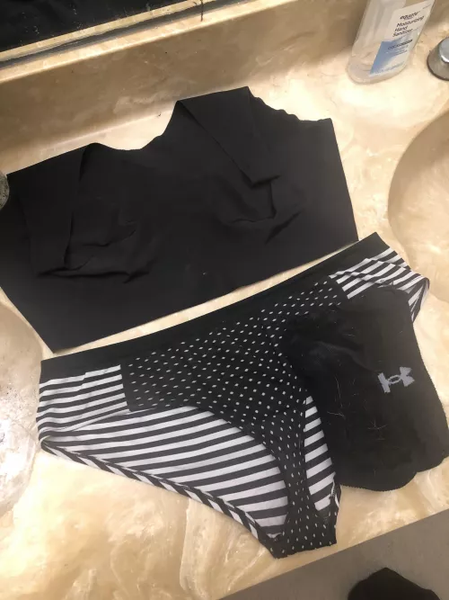 [Selling] It’s my birthday today so please show me some love 🎉🎁 Genderfluid Devil Dom offering video sessions, worn items, ownership contracts and more. Very kink friendly so don’t be afraid to ask 🖤 by Levi_Luxxx