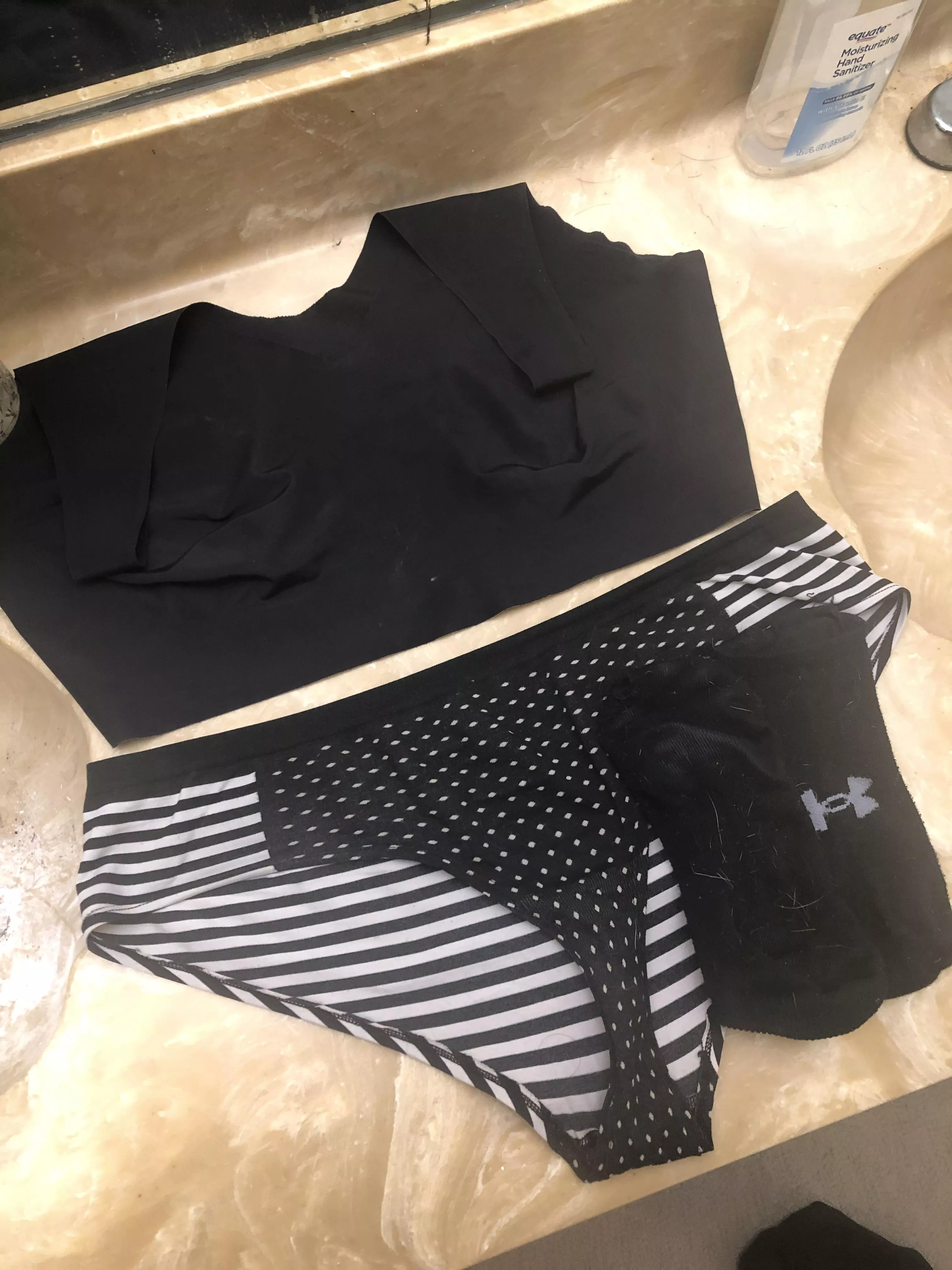 [Selling] It’s my birthday today so please show me some love 🎉🎁 Genderfluid Devil Dom offering video sessions, worn items, ownership contracts and more. Very kink friendly so don’t be afraid to ask 🖤 posted by Levi_Luxxx