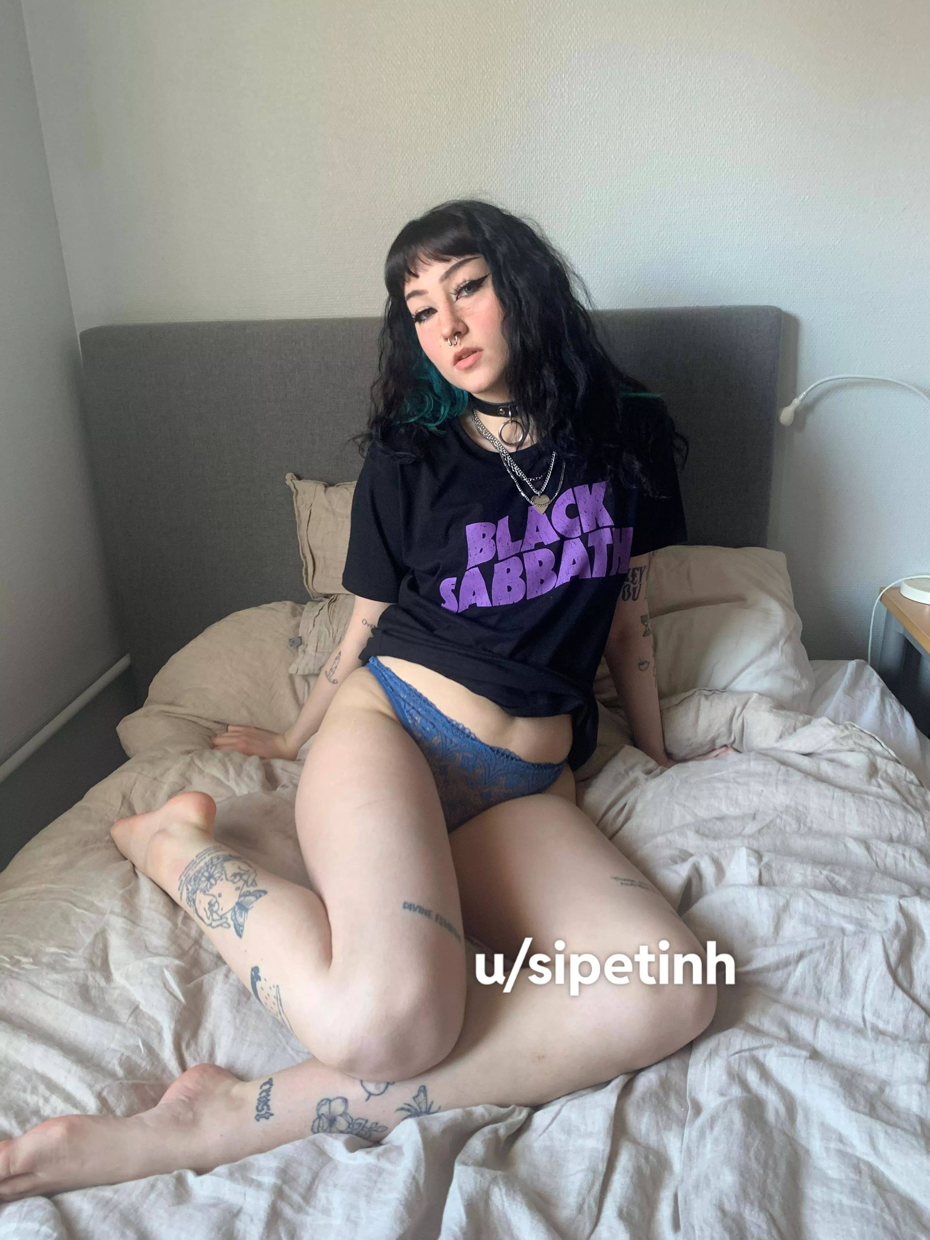 [selling] online domination & foot fetish services 💞 check comments for more! posted by sipetinh