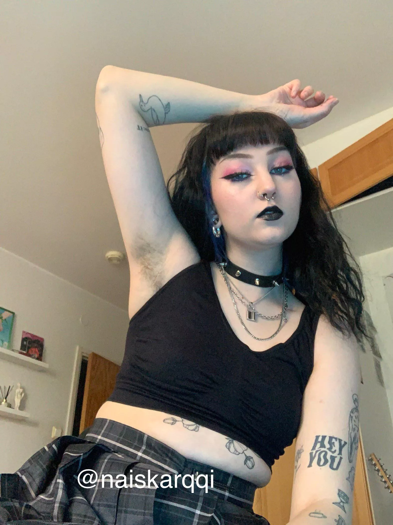 [selling] pics, videos, (non-nude) videocalls & sexting. Foot fetish • femdom • findom posted by sipetinh