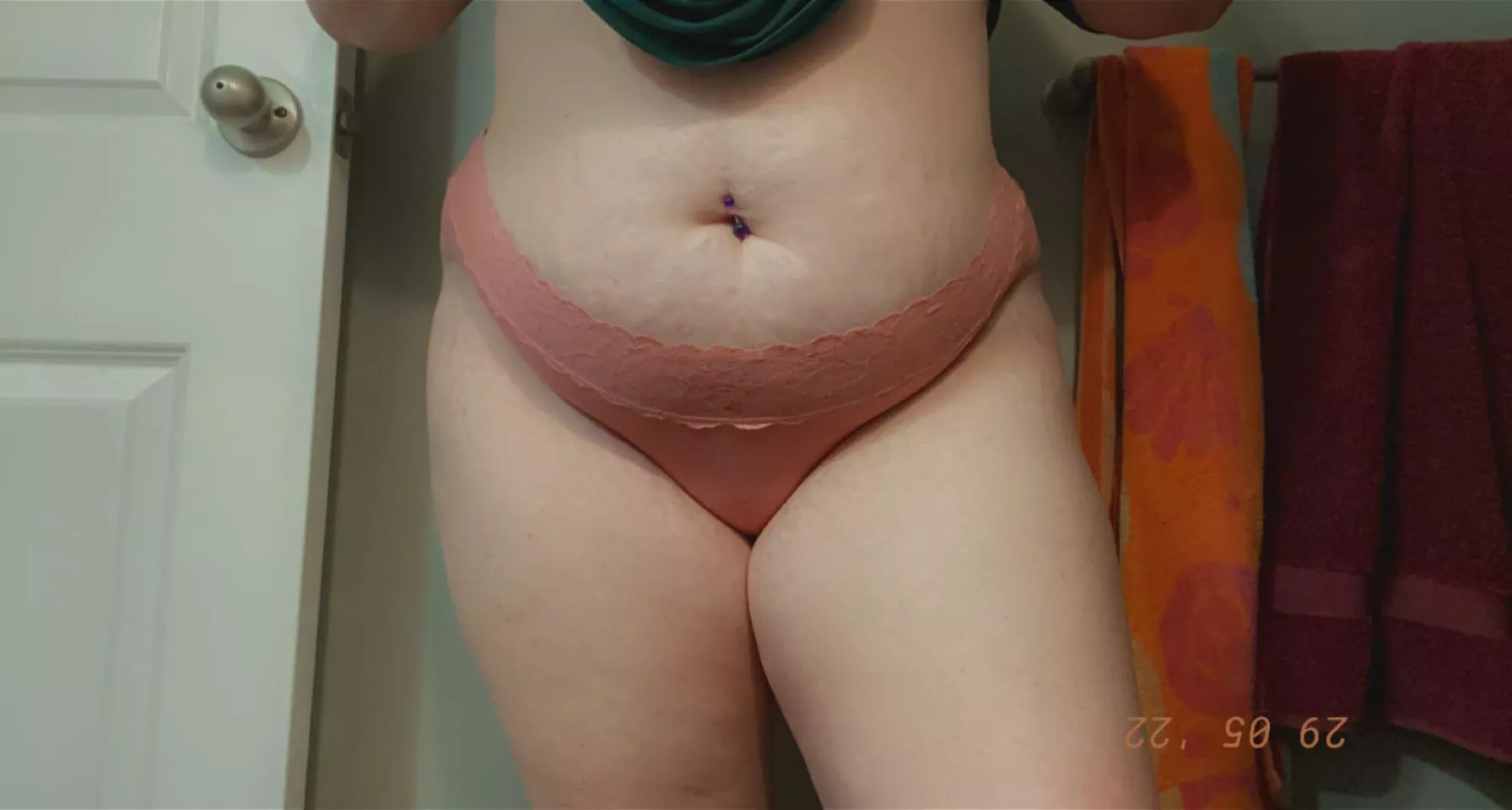 [SELLING] squishy squishy squishy🥰 SC: bunnybabesred / OF: rhbunnyb posted by RedHeadedBunnyBabe