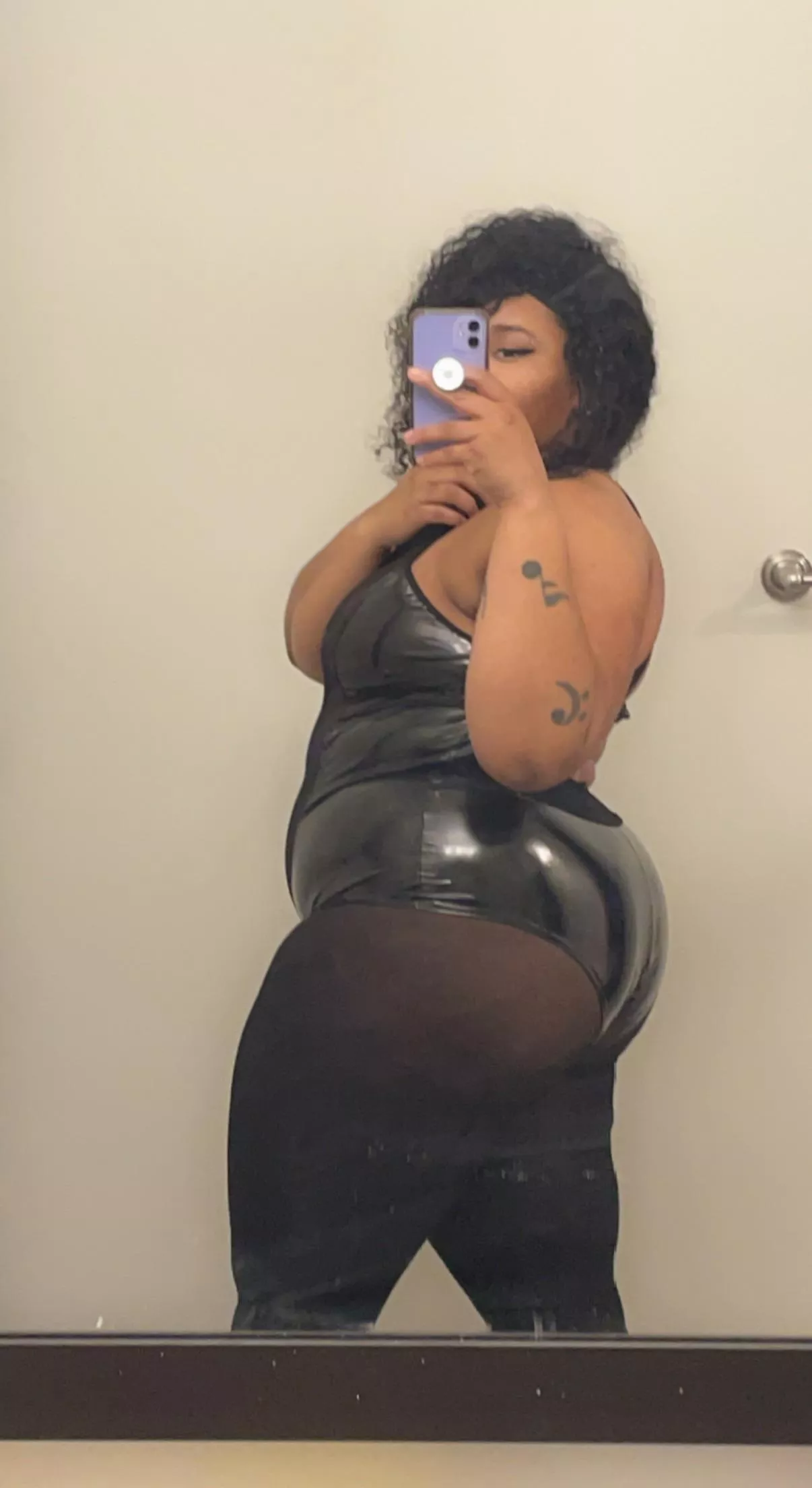 [selling] [US] 💙DM me about my videos, pics, experiences, panties, socks, tights, leggings, and more! If you want it, I’m bound to have it ! 💙 posted by GoddessOFchubbz27