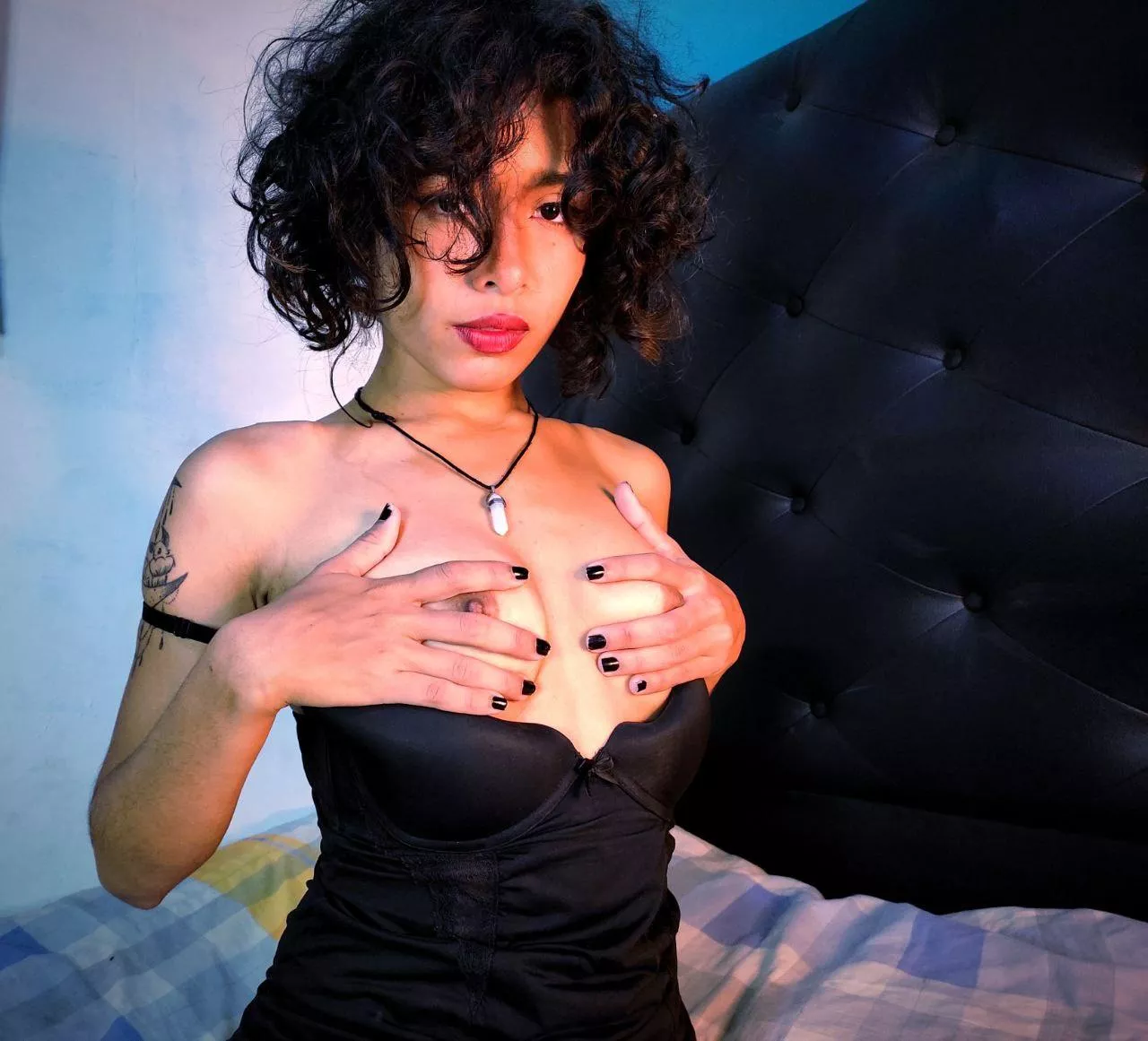 [SELLING] Wanna have fun with a petite latina fetish friendly babe? Available for CUSTOM content. Message me for more info on KIK: TATTYKITTYXXX posted by Ludoflower