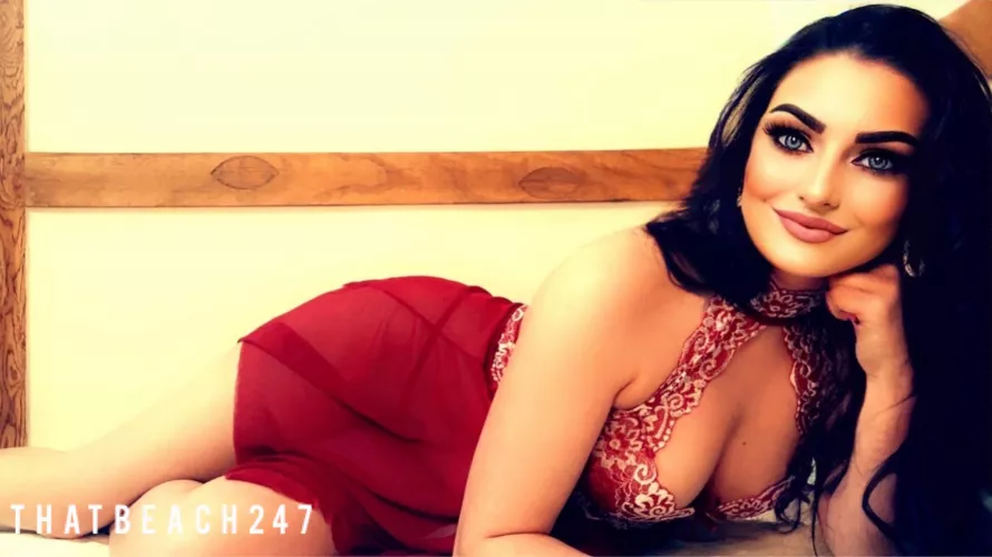 [Selling] 🌹 You think you can handle me? Panties & other wearables. GFE. Topless & Feet Content. Sexting. Vials, Pops & more. Menu & Specials are pinned to the top of my page. Check me out! 🌹 by thatbeach247