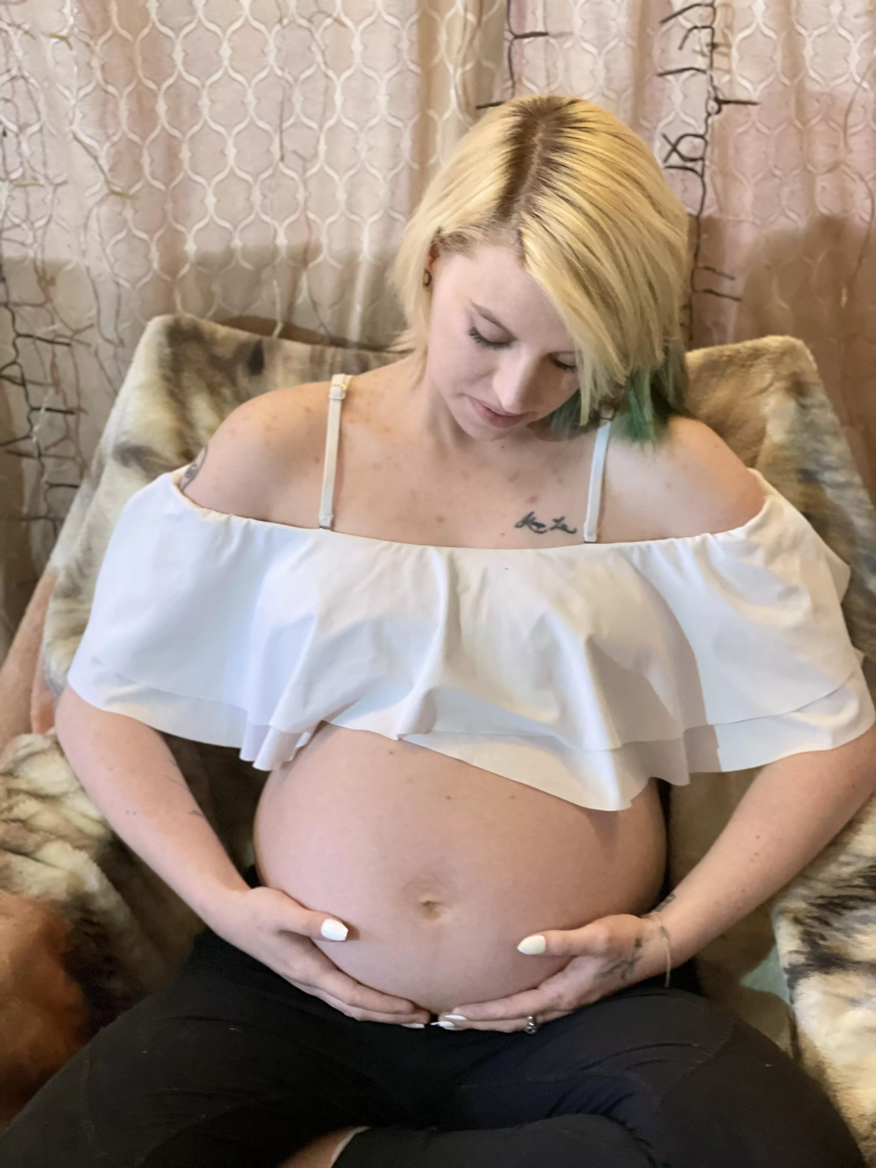 Send me money 😬☺️🤰 posted by kaseykay12345