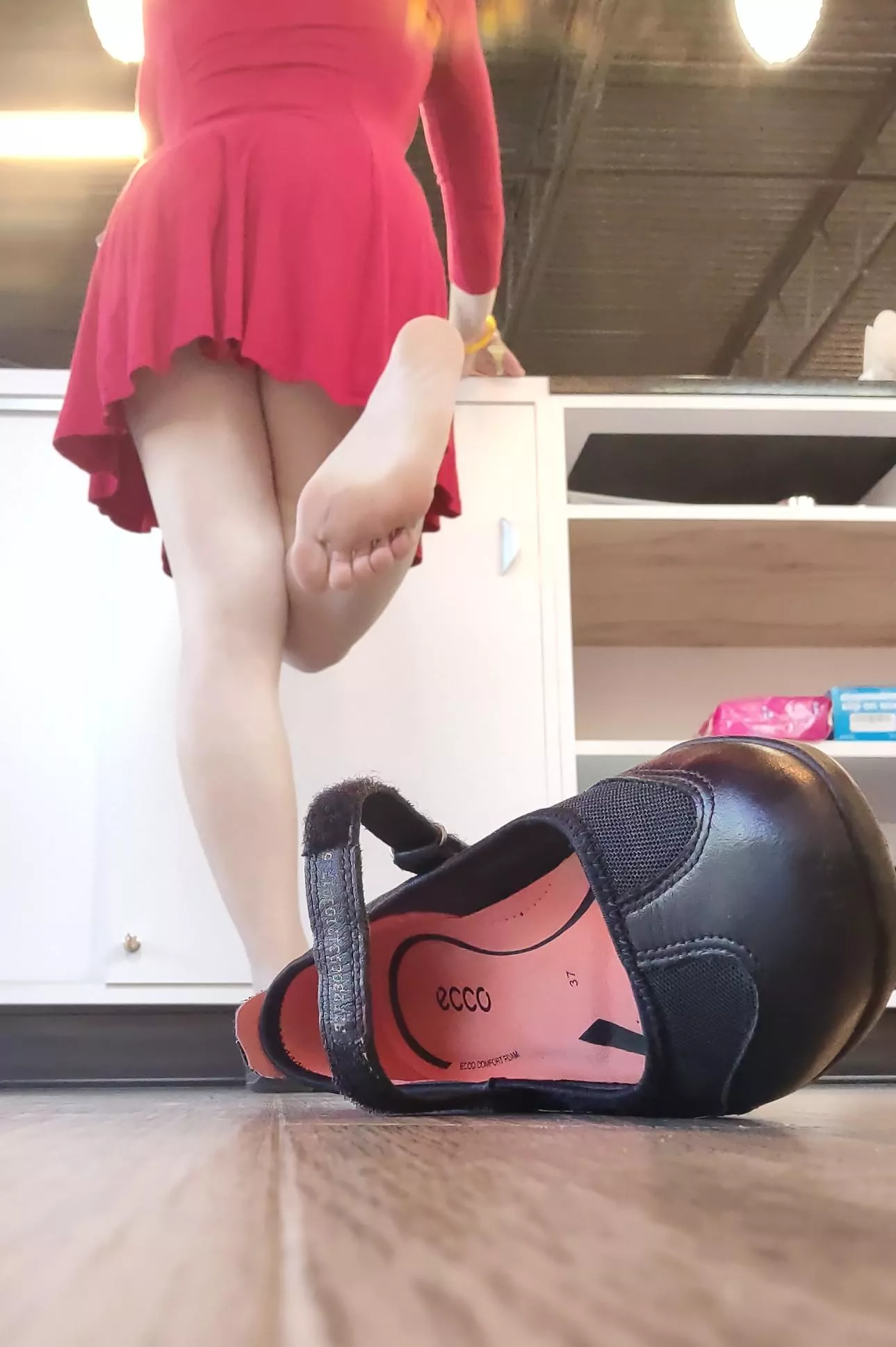 Service my soles while I work the register posted by SmellMyLittleFeet