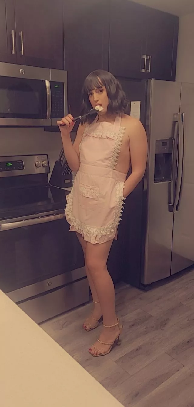 Serving daddy makes this sissy so horny 🧁🤤 posted by Nicolette4