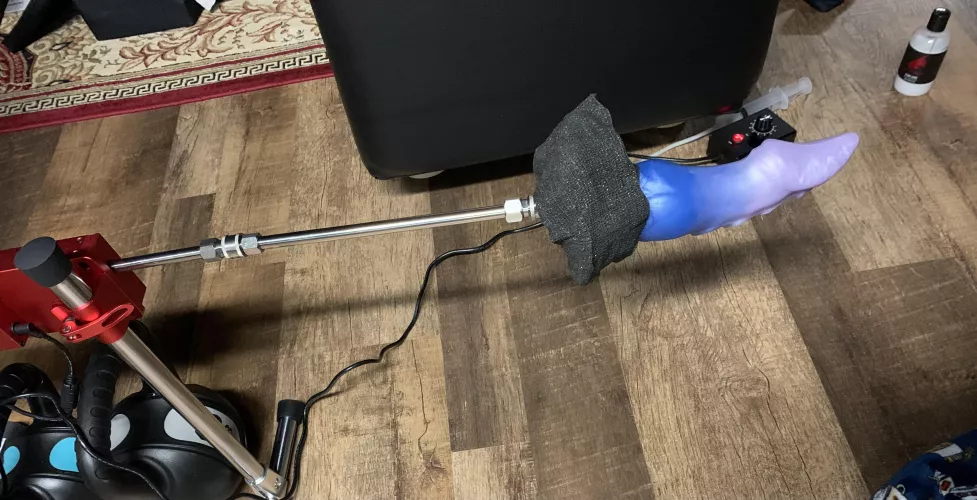 Sex Machine and Kelvin L/F mmm so good…until slipped on blanket in photo toward the machine. I have yet to take the knot on this Kelvin. Until today anyway. by RedNinjaWolf1990