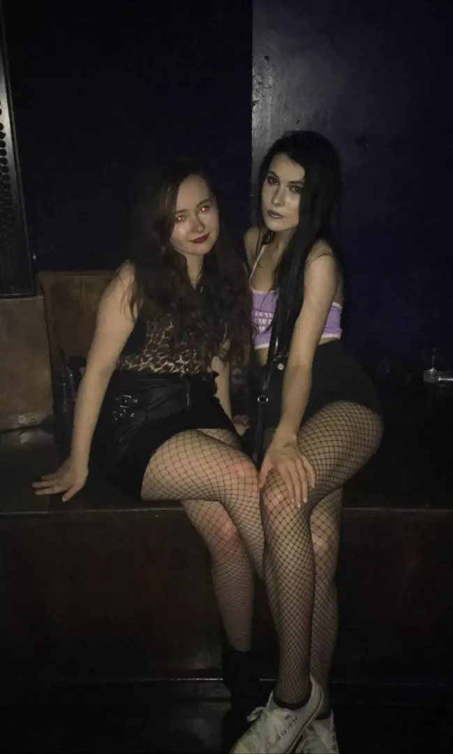 Sexy 18yo fishnet girls posted by qwertyazir