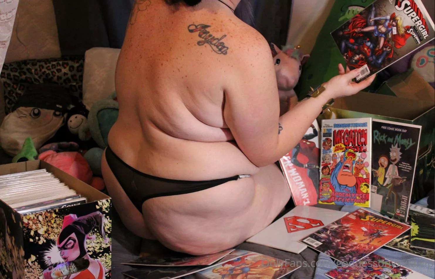 sexy alt bbw nerd here 😜 whats your favorite comic? posted by GoddessRedLips