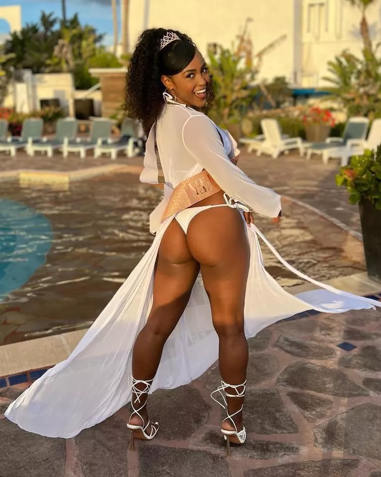 Sexy ass posted by Nearby-One8806