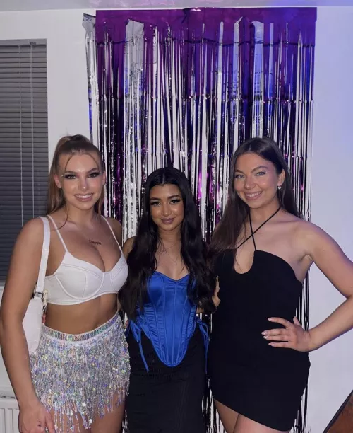 Sexy babes by matt_vermont