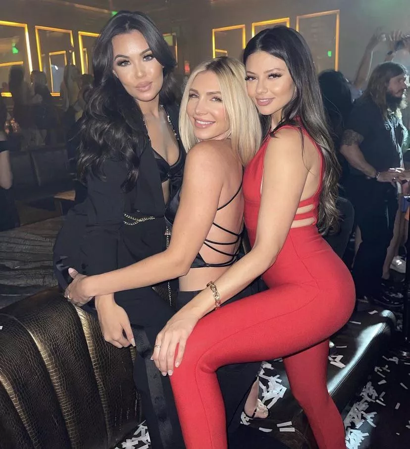 Sexy babes. (PMs open) posted by matt_vermont