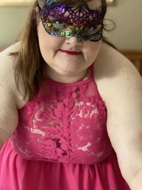 Sexy BBW Queen 👑 looking for those Kings out there. Let’s talk! by BellaThatBBWNextDoor