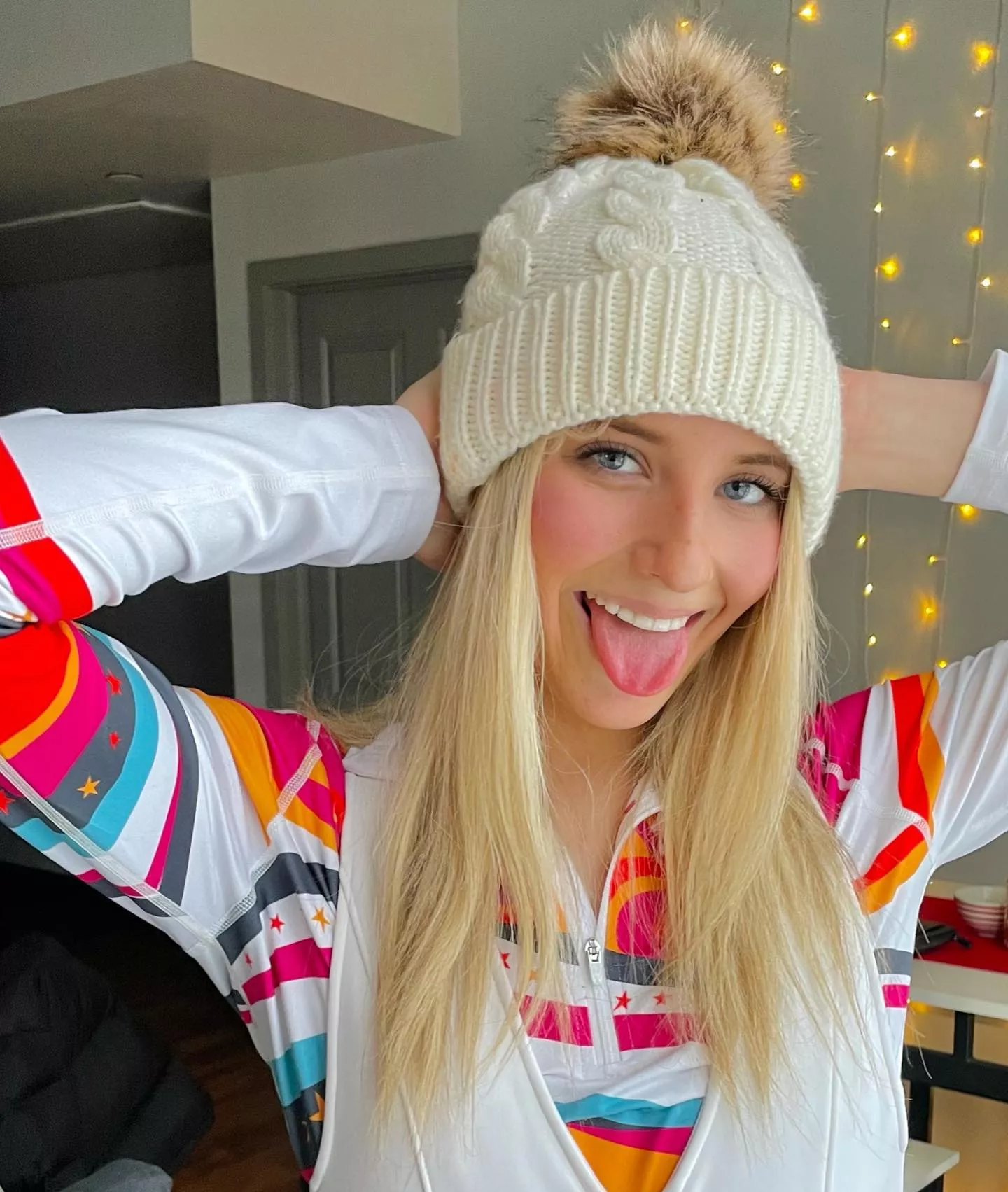 sexy blonde posted by siimple_code