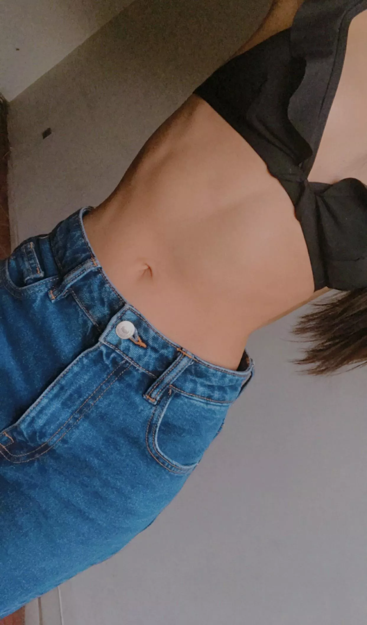 Sexy 😋 (f20) posted by consart