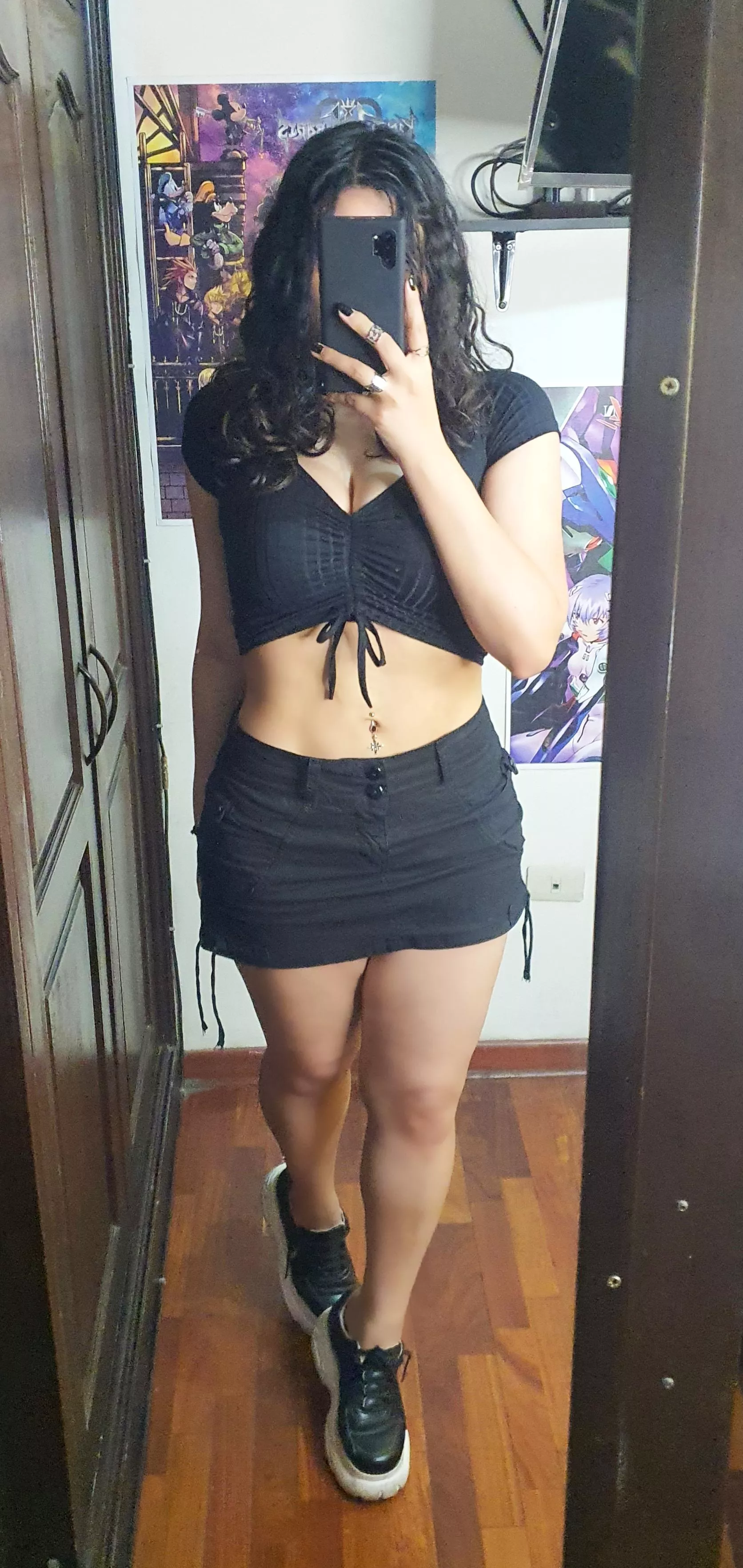 Sexy flat tummy posted by TiffsParadise