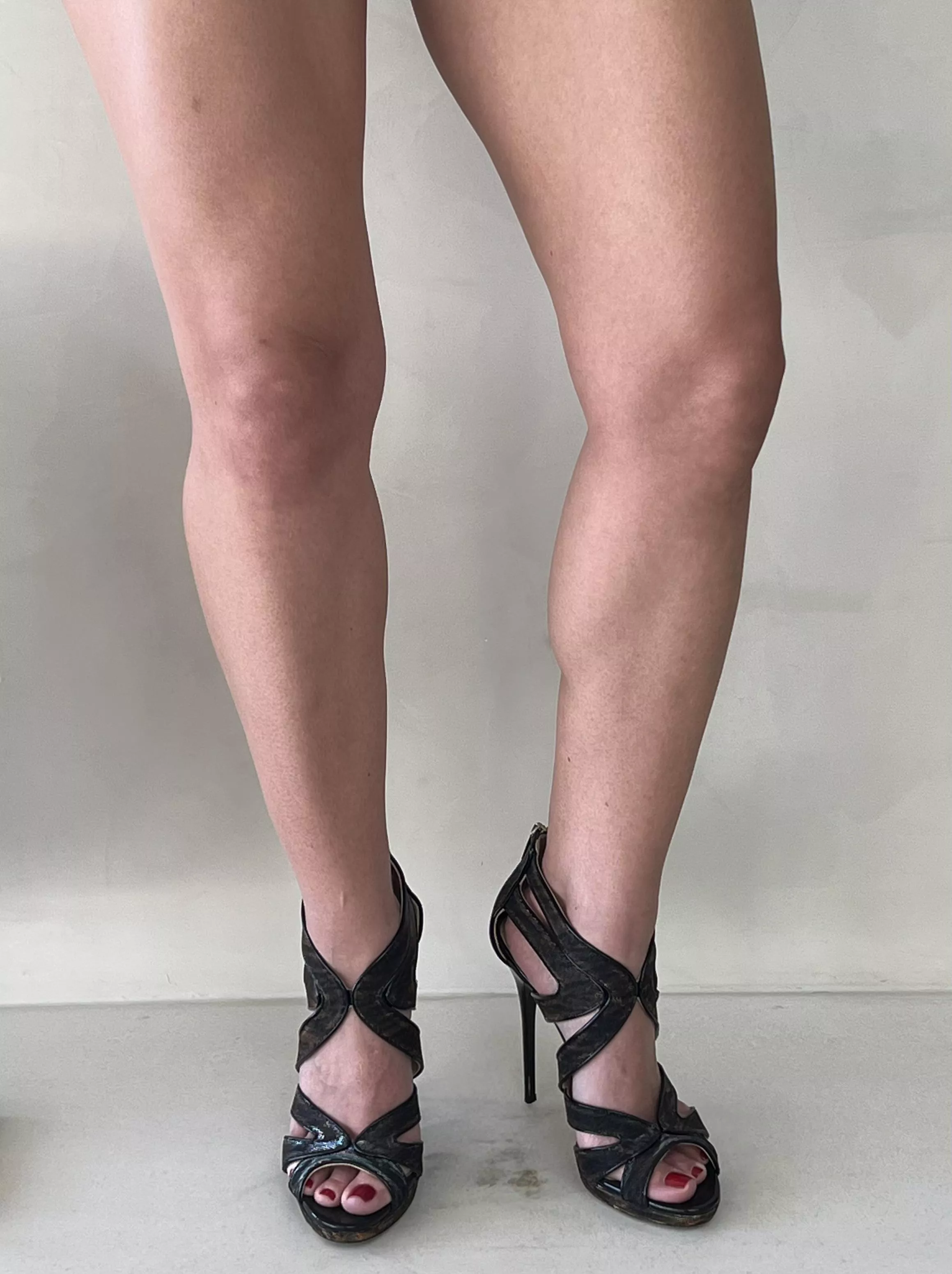 Sexy heels 🔥 posted by nursenotti