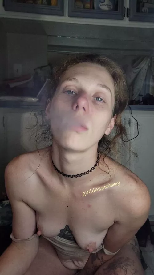 sexy momma smoker by G0ddessm0mmy