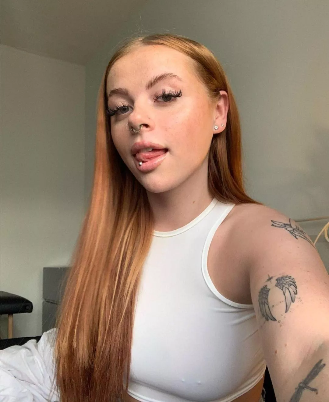 sexy pierced nipple on this babe posted by boynunboynun77