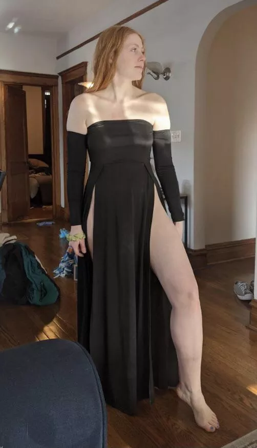 Sexy redhead posted by TAA6942069