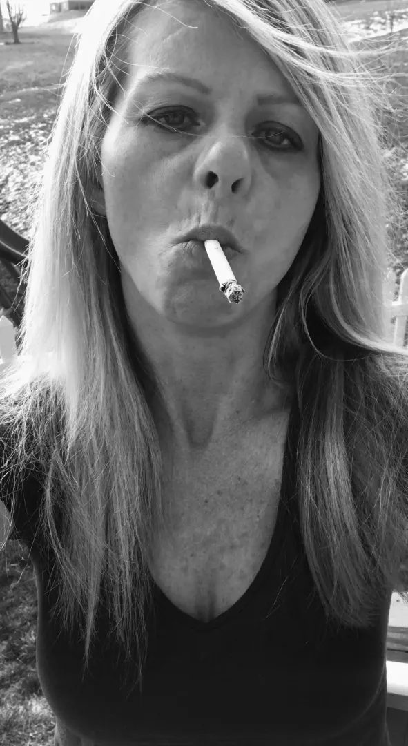 Sexy Smoker 💋 Original Content posted by Phish3223