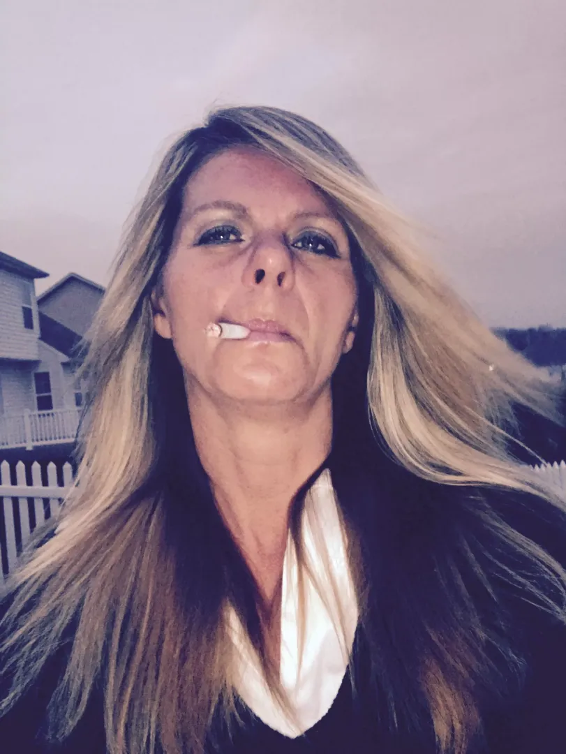 Sexy Smoker 💋 Original Content (comments below) posted by Phish3223