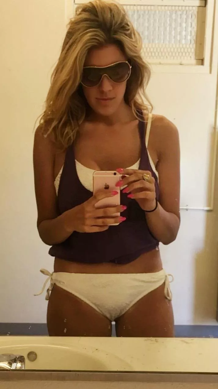 sexy summer is back 32F posted by AmandacSassy