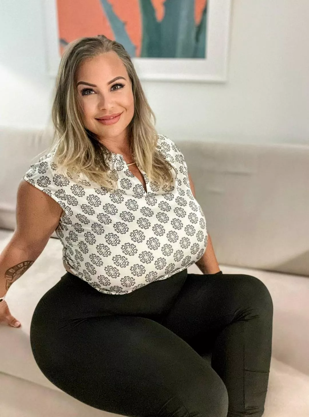 shape of a goddess posted by Charming-Track1747