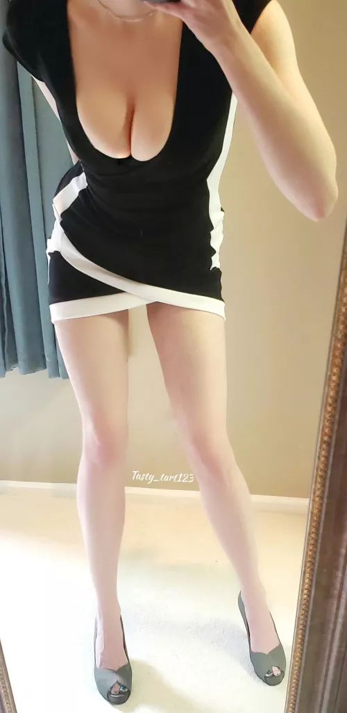 she got legs and she knows how to use them 🎶 by Tasty_Tart123