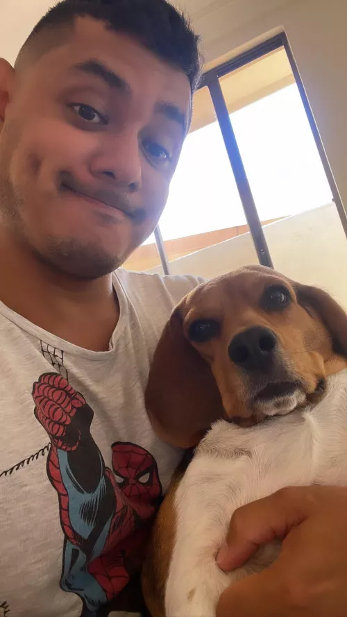 She is judging you for wasting time in Reddit instead of being productive 😅 by chuz_cr