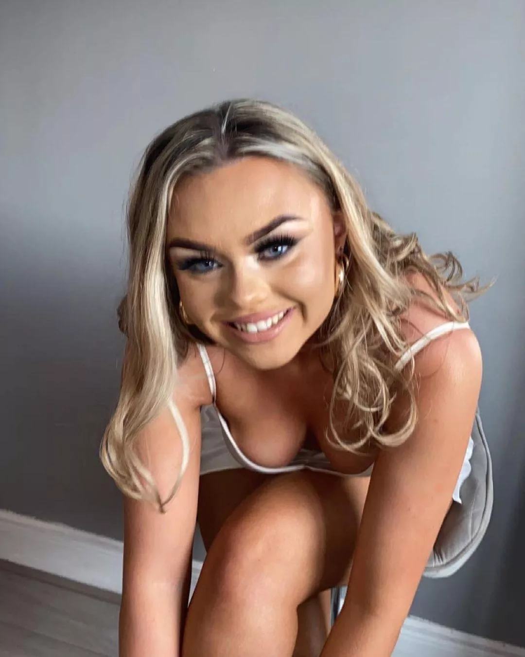 She knows what she's doing posted by SotonTom123