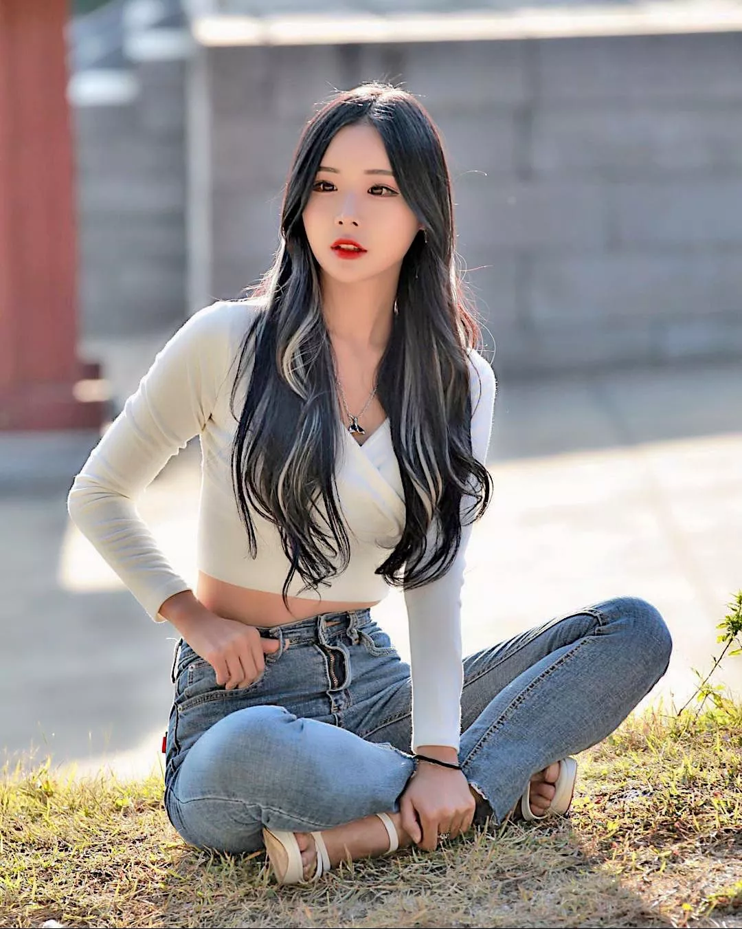 She looks extremely beautiful and I don’t even know her name posted by shesabiter24