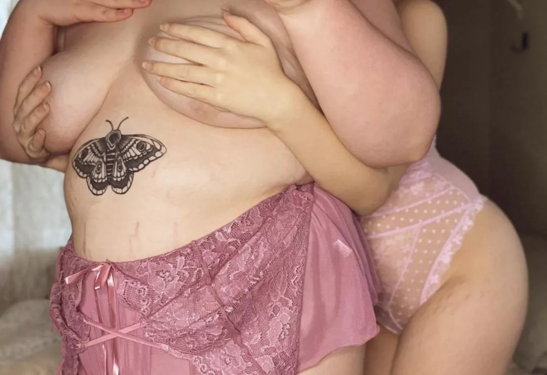 She loves my saggy milf tits 😏💗 posted by softmilfie