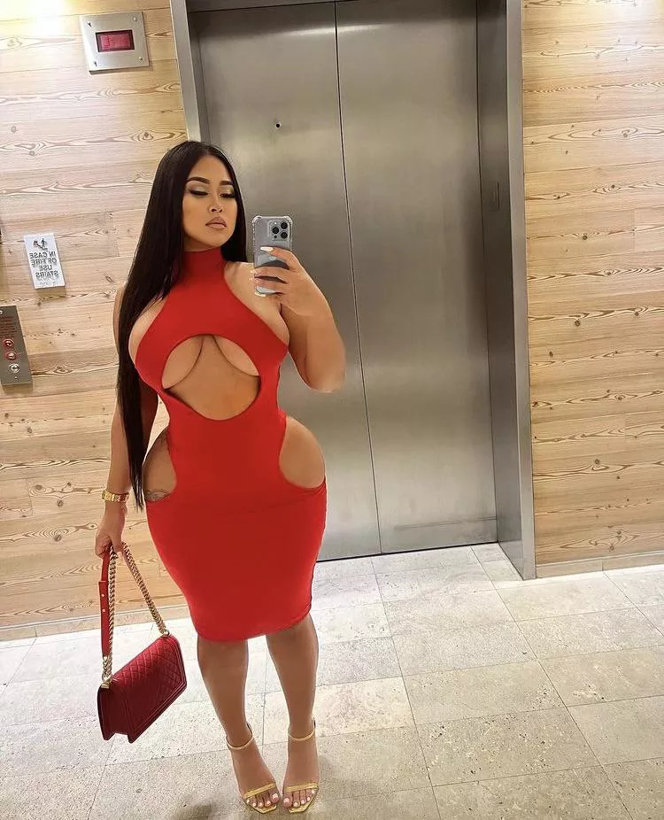 She loves the attention posted by ManyFlavors