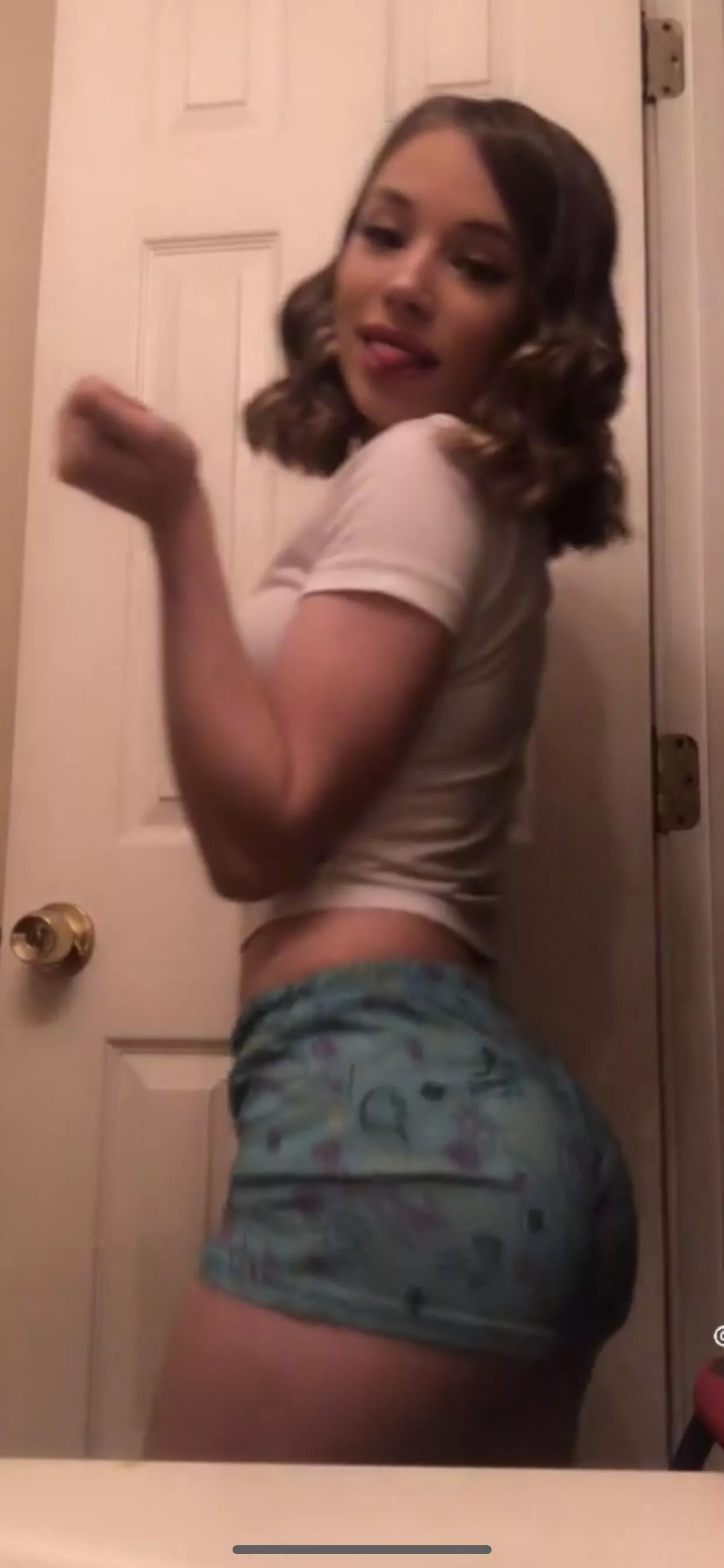 She needs big cocks on her body. Kik jordanzerene posted by Oyneko