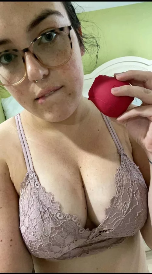 she NEEDS it by sadclown278