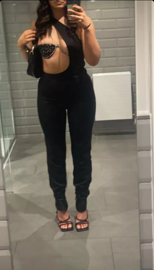 She said she'd get no attention if I post her online. Prove her wrong, attention always makes her horny by heebeejeebeeSnack