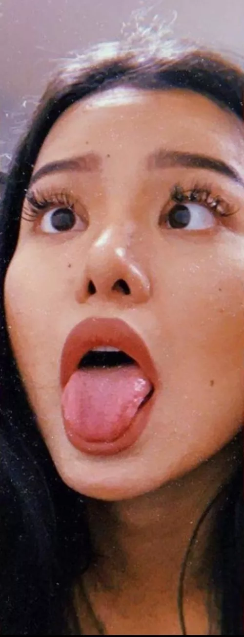 She took all morning to crack (4hrs) but once she crack she cracked hard I had to show a close up even one of her eyes is crossed while the other straight by Psychological-Lie-32