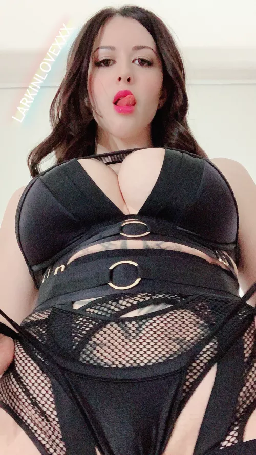 She's a maneater 😈 🎶 [OC] by larkinlovexxx