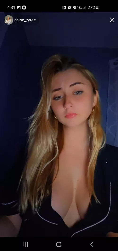 She's been going on and off but giving goods right before she ends and starts a new one by Zacako