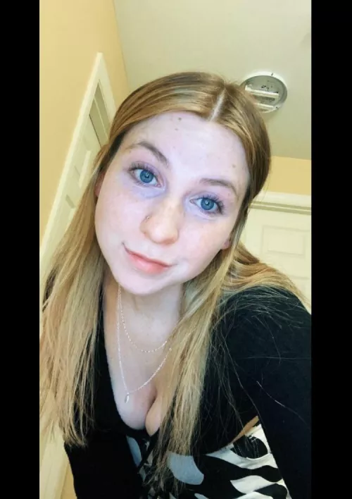 She’s got pretty eyes by NefariousnessNew2903