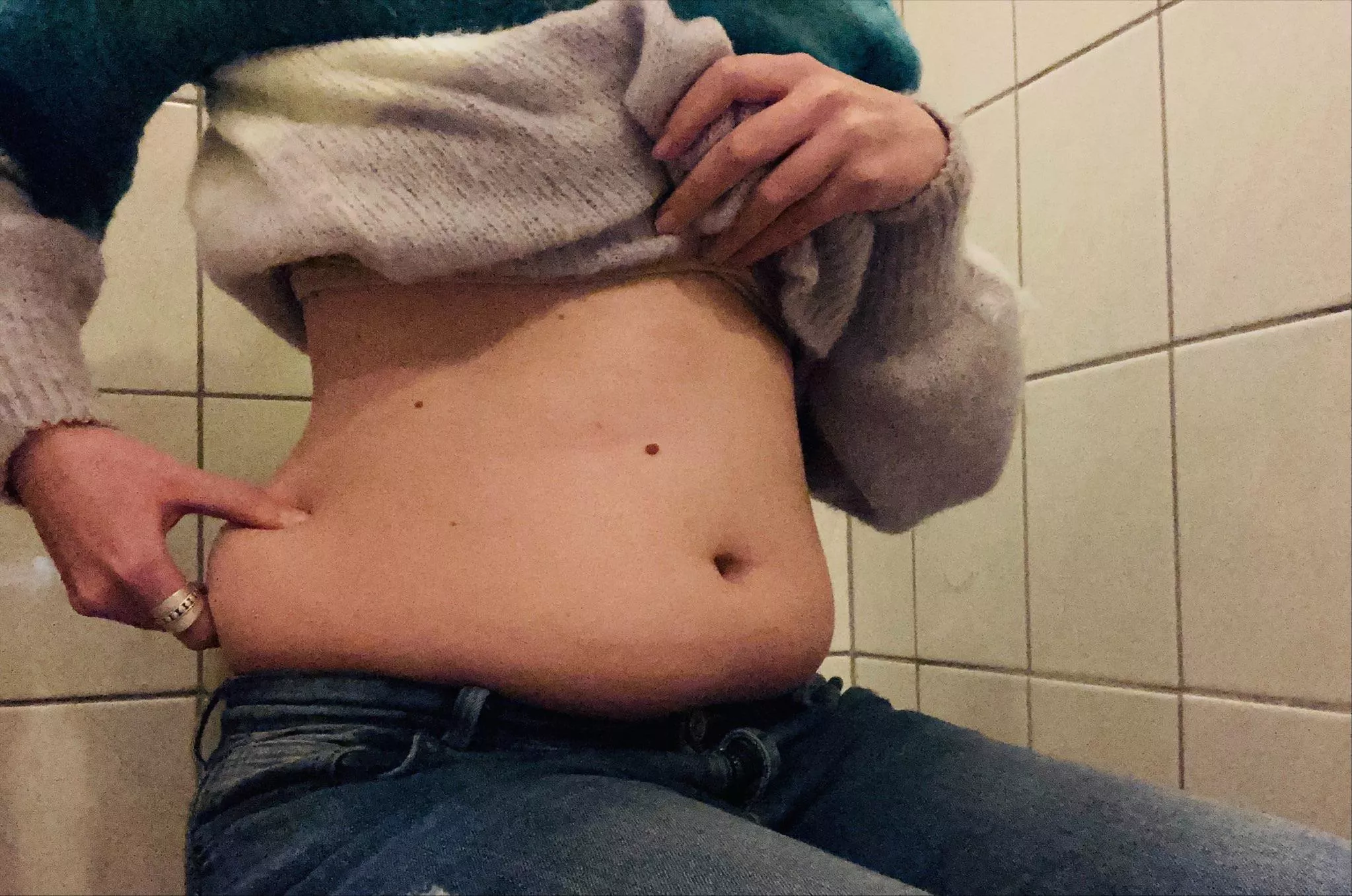 She’s growing some thiiick love handles! Tell her what you think about her growing body. posted by feederguy123