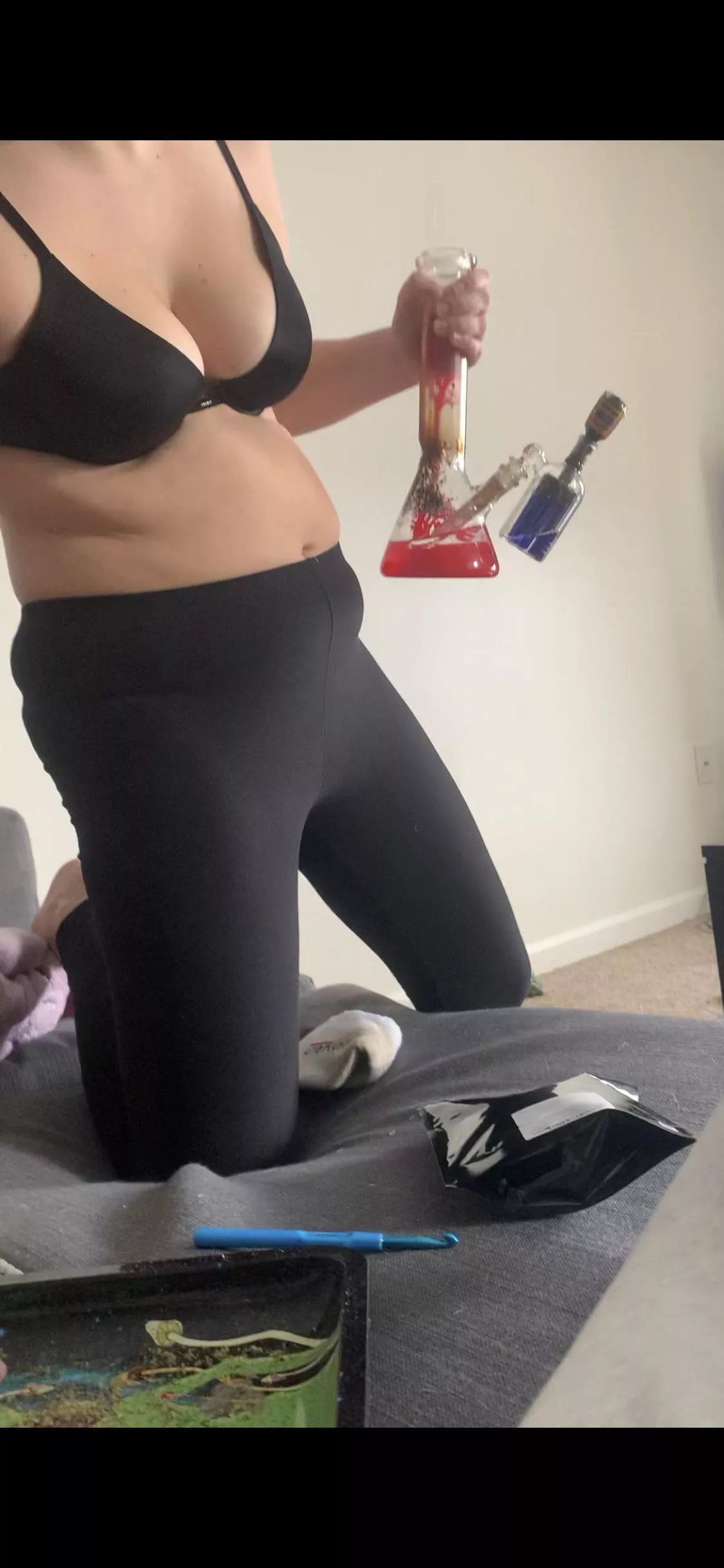 She’s taking the term pot belly literally posted by beebatteries