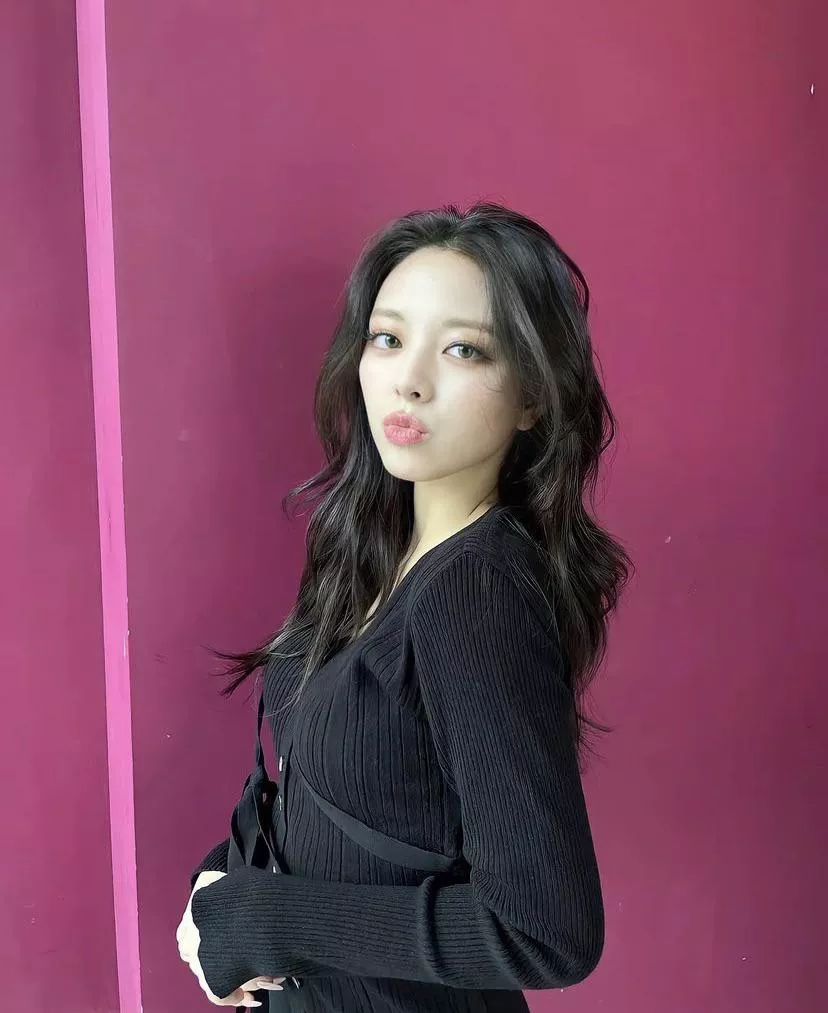 Shin Yuna (@itzy.all.in.us) [Instagram] posted by OfficialQue