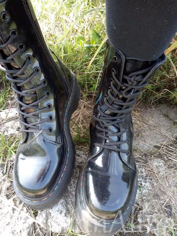 shiny boots ✨🥵 posted by HerrinAlina