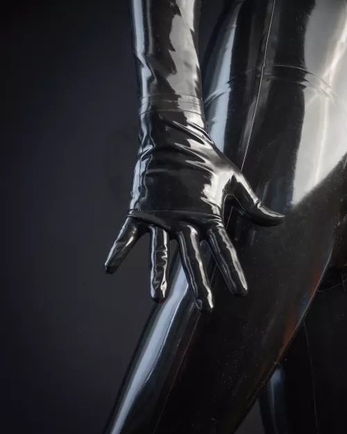 Shiny latex gloves? Yes please! 🖤 by ExoPlacer