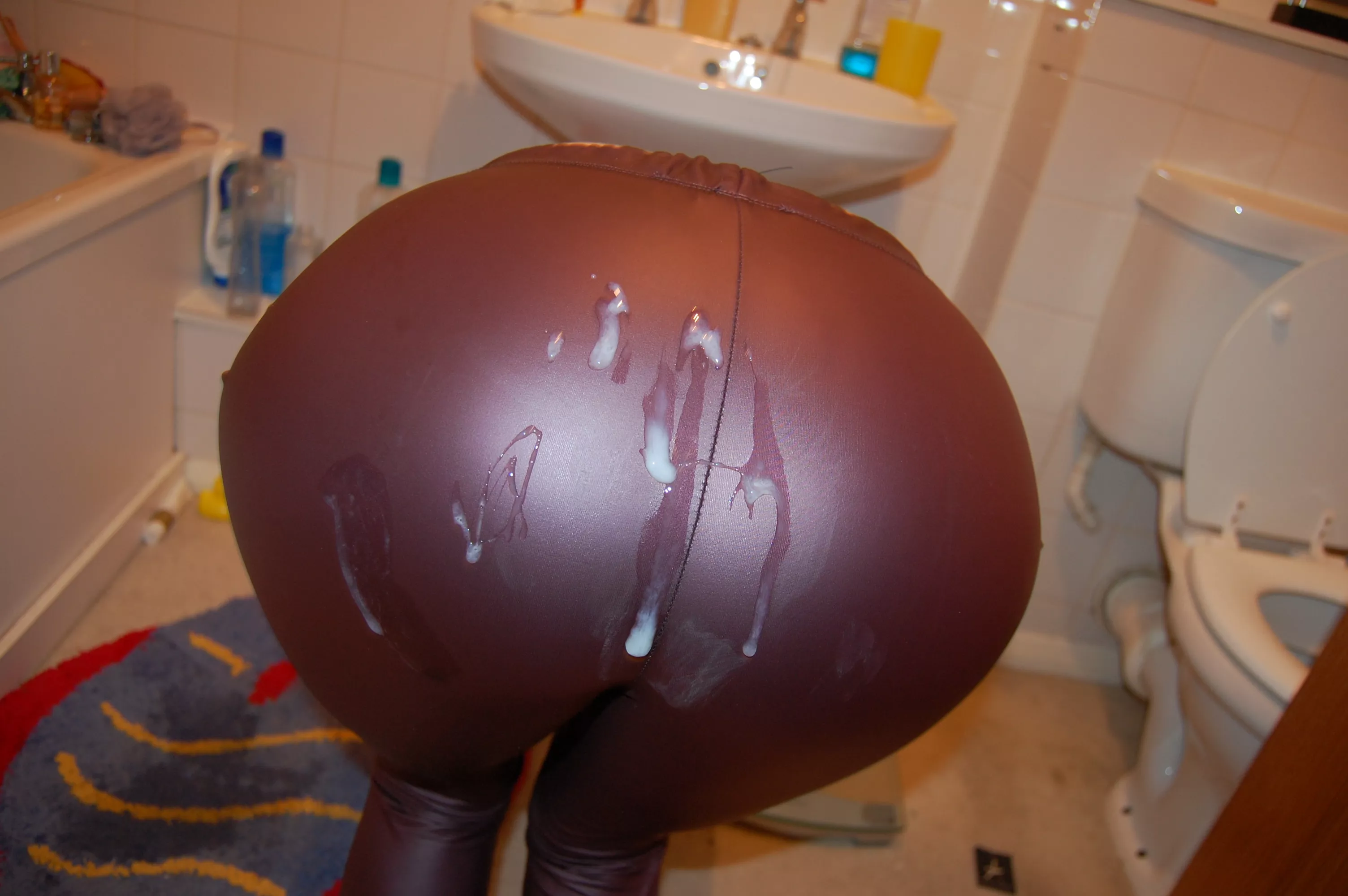Shiny leggings with cum posted by CumOnDaisysPanties