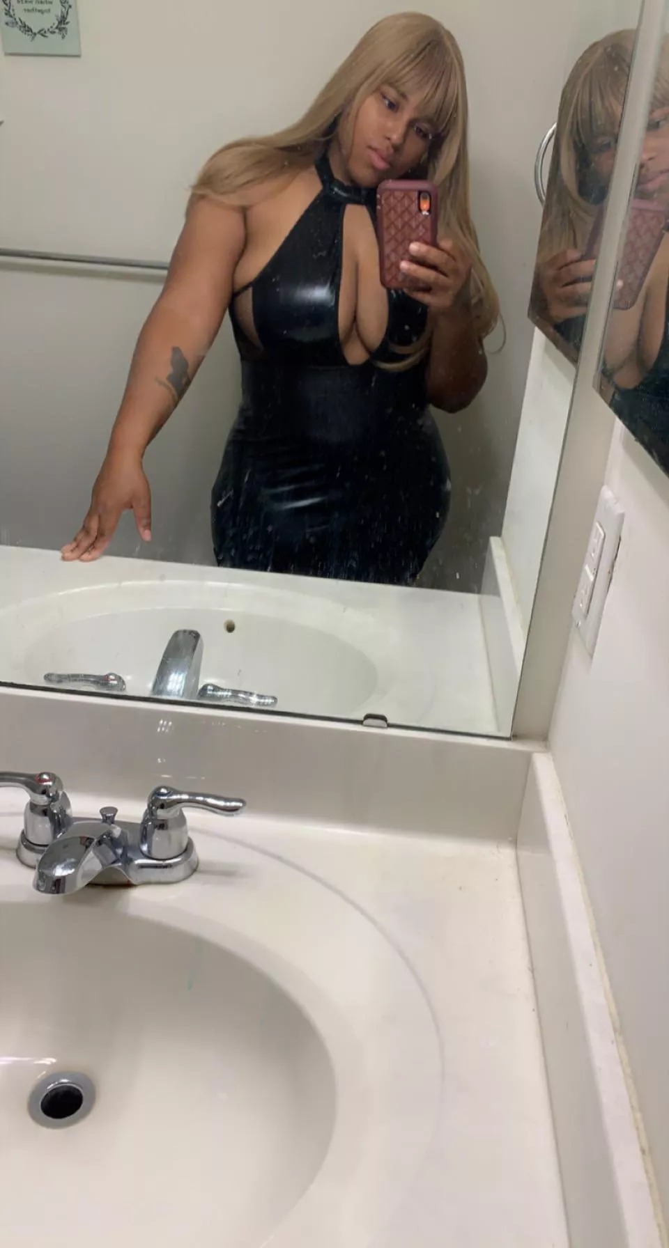 Shiny little black dress posted by LatinaNinaa