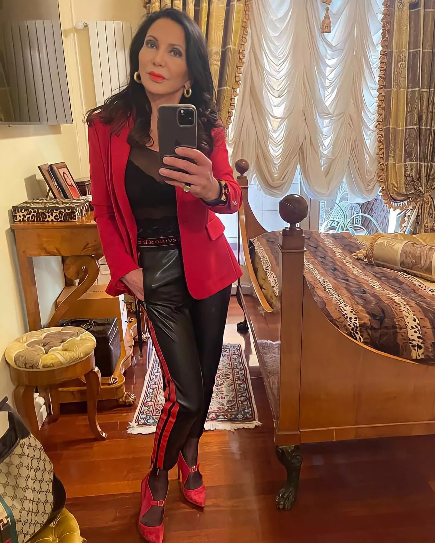 Shiny Pants GILF posted by gooningaccount